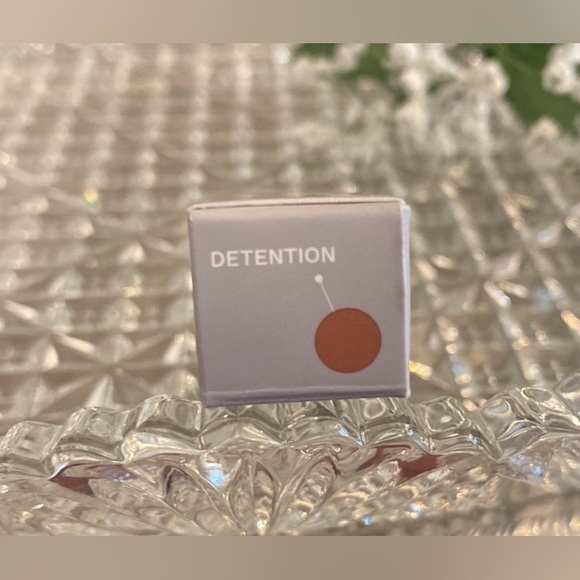 NWT R.E.M. REM Beauty On Your Collar Plumping Lip Gloss Detention Sealed Boxed - Picture 9 of 12